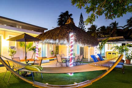 Seashell International Hostel And Motel